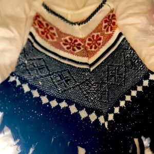 BEAUTIFUL KNIT PONCHO